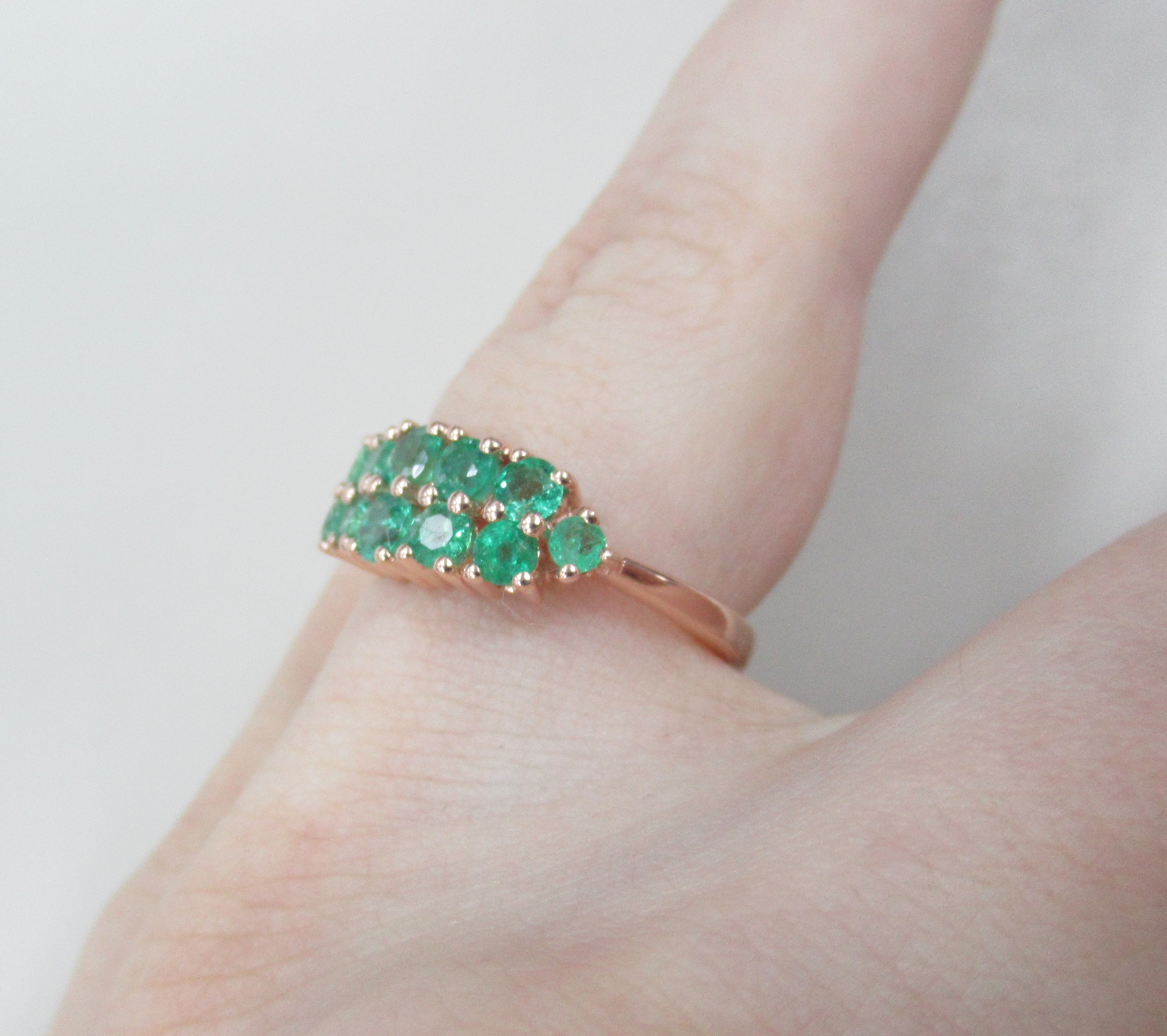 Серебряное кольцо с изумрудами